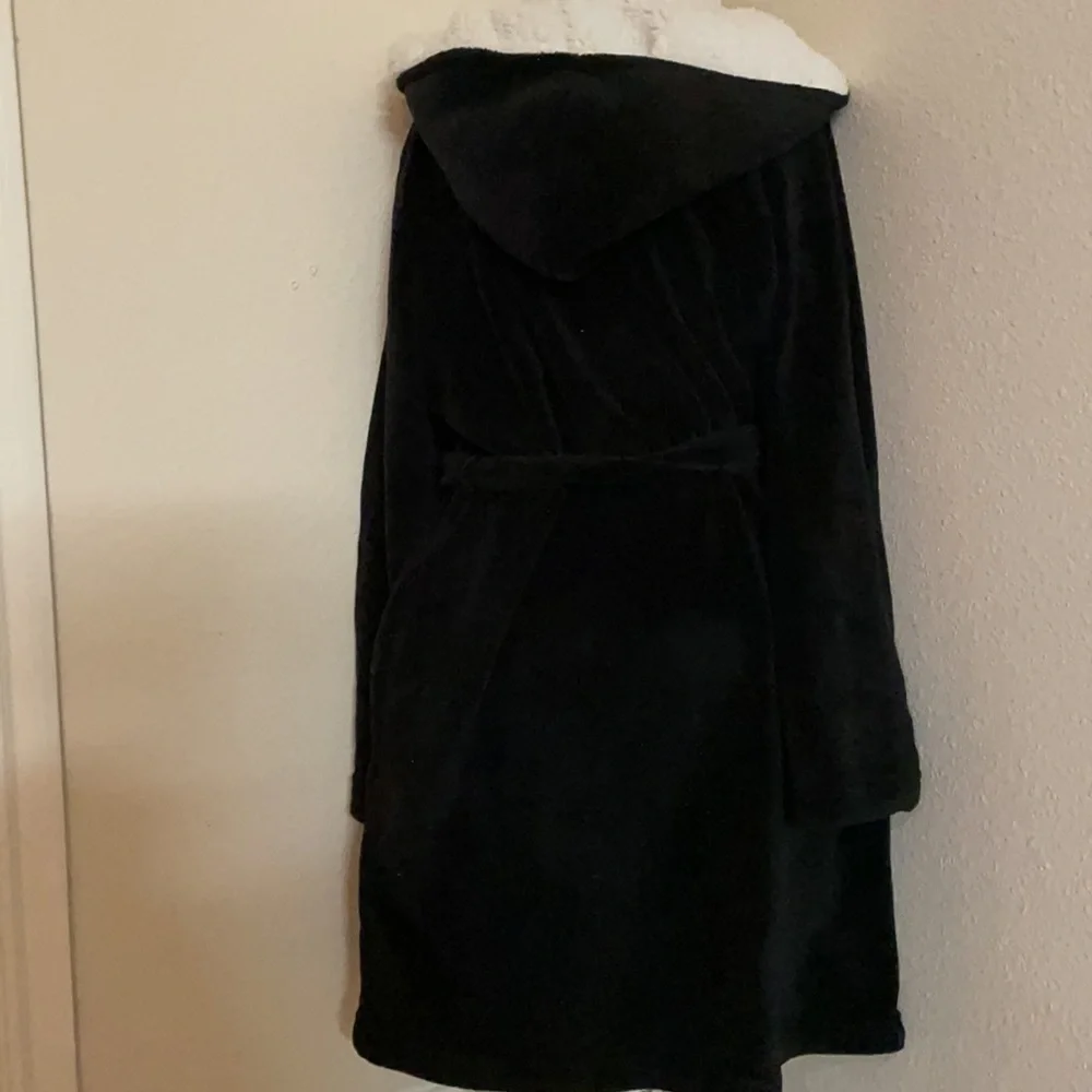 Victoria Secret Plush Robe - Picture 5 of 5